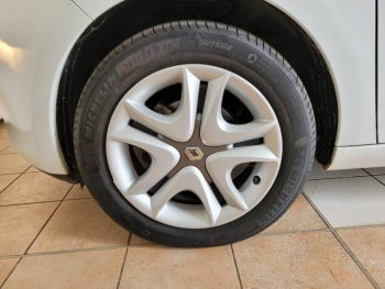 Photo 4 du bon plan RENAULT Zoe Zen charge normale R90 MY19 occasion à 8490 €