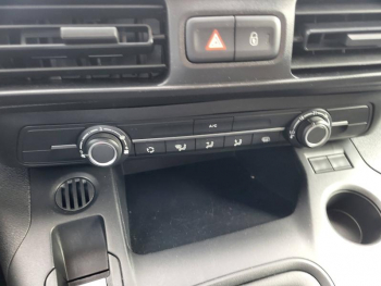 Photo 14 du bon plan OPEL Combo Cargo VUL M 650kg BlueHDi 100ch S&S occasion à 17990 €