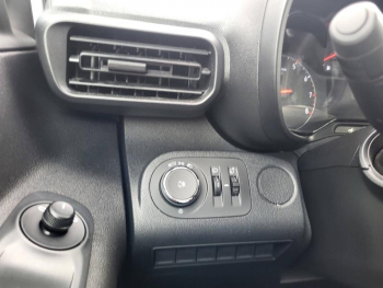 Photo 26 du bon plan OPEL Combo Cargo VUL M 650kg BlueHDi 100ch S&S occasion à 17990 €