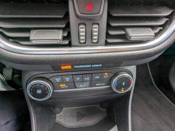 Photo 19 du bon plan FORD Fiesta 1.0 EcoBoost 125ch mHEV Titanium 5p occasion à 13930 €