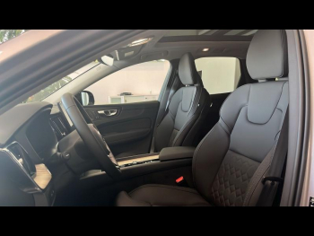 Photo 5 du bon plan VOLVO XC60 T6 Hybride Rechargeable 350ch Ultra Style Dark Geartronic 8 AWD occasion à 71990 €