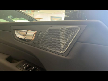 Photo 10 du bon plan VOLVO XC60 T6 Hybride Rechargeable 350ch Ultra Style Dark Geartronic 8 AWD occasion à 71990 €