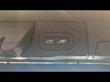 Photo 17 du bon plan VOLVO XC60 T6 Hybride Rechargeable 350ch Ultra Style Dark Geartronic 8 AWD occasion à 71990 €