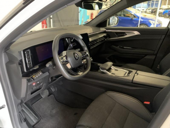 Photo 6 du bon plan RENAULT Austral 1.2 E-Tech full hybrid 200ch Iconic occasion à 33890 €