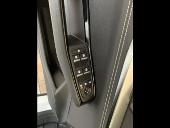 Photo 8 du bon plan RENAULT Austral 1.2 E-Tech full hybrid 200ch Iconic occasion à 33890 €