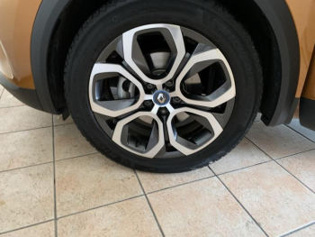 Photo 15 du bon plan RENAULT Captur 1.6 E-Tech hybride rechargeable 160ch Intens -21 occasion à 18490 €