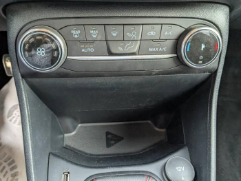 Photo 18 du bon plan FORD Fiesta 1.0 EcoBoost 125ch mHEV ST-Line 5p occasion à 14990 €