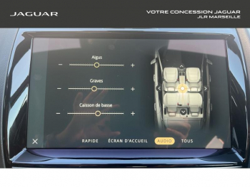 Photo 25 du bon plan JAGUAR E-Pace P300e PHEV R-Dynamic SE BVA AWD occasion à 42990 €