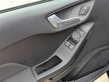 Photo 8 du bon plan FORD Fiesta 1.1 85ch Cool & Connect 5p Euro6.2 occasion à 11990 €