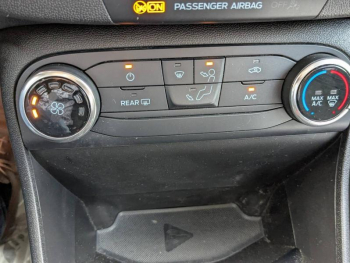 Photo 16 du bon plan FORD Fiesta 1.1 85ch Cool & Connect 5p Euro6.2 occasion à 11990 €