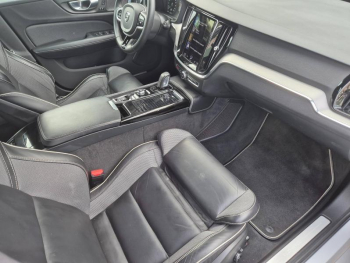 Photo 13 du bon plan VOLVO V60 T6 AWD 253 + 87ch R-Design Geartronic occasion à 33490 €