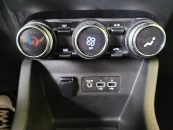 Photo 12 du bon plan RENAULT Clio 1.6 E-Tech 140ch Limited -21 occasion à 15490 €
