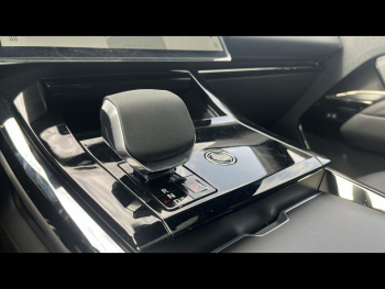 Photo 17 du bon plan LAND-ROVER Range Rover Sport 3.0 P550e 550ch PHEV Dynamic Autobiography occasion à 152554 €