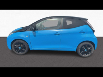 Photo 3 du bon plan TOYOTA Aygo 1.0 VVT-i 69ch Stop&Start x-cite Bleu Cyan 5p occasion à 8790 €