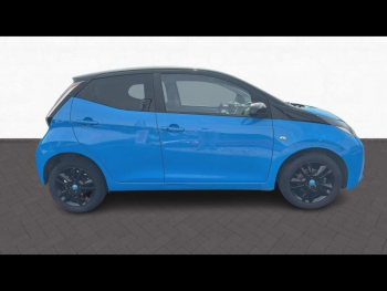 Photo 8 du bon plan TOYOTA Aygo 1.0 VVT-i 69ch Stop&Start x-cite Bleu Cyan 5p occasion à 8790 €