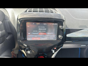Photo 11 du bon plan TOYOTA Aygo 1.0 VVT-i 69ch Stop&Start x-cite Bleu Cyan 5p occasion à 8790 €