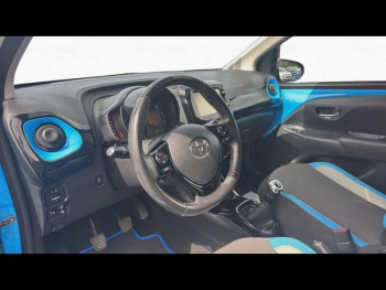 Photo 16 du bon plan TOYOTA Aygo 1.0 VVT-i 69ch Stop&Start x-cite Bleu Cyan 5p occasion à 8790 €