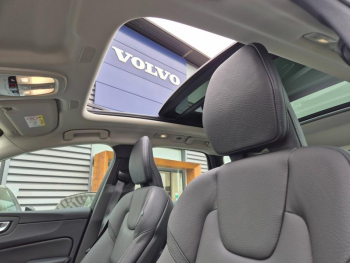 Photo 20 du bon plan VOLVO XC60 T6 Hybride Rechargeable 253 + 145ch Ultra Style Dark Geartronic 8 AWD occasion à 59900 €