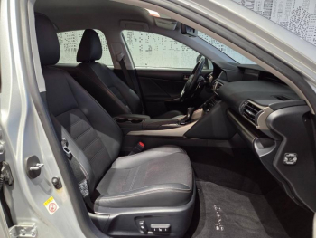 Photo 10 du bon plan LEXUS IS 300h Luxe occasion à 23900 €