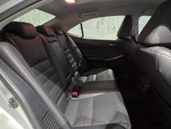 Photo 11 du bon plan LEXUS IS 300h Luxe occasion à 23900 €