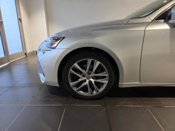 Photo 17 du bon plan LEXUS IS 300h Luxe occasion à 23900 €