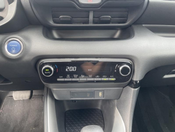 Photo 15 du bon plan TOYOTA Yaris 116h Dynamic 5p MY22 occasion à 18990 €