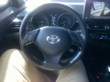 Photo 2 du bon plan TOYOTA C-HR 122h Edition 2WD E-CVT MY22 occasion à 21390 €