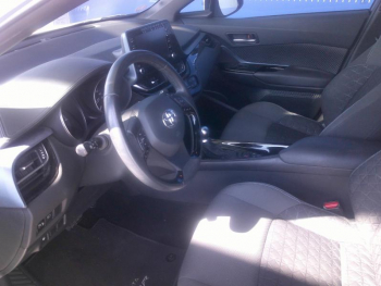 Photo 12 du bon plan TOYOTA C-HR 122h Edition 2WD E-CVT MY22 occasion à 21390 €
