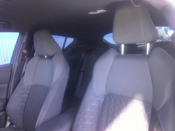 Photo 13 du bon plan TOYOTA C-HR 122h Edition 2WD E-CVT MY22 occasion à 21390 €