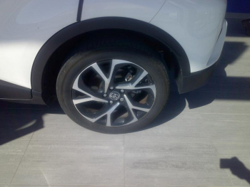 Photo 15 du bon plan TOYOTA C-HR 122h Edition 2WD E-CVT MY22 occasion à 21390 €