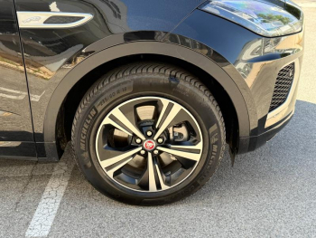 Photo 8 du bon plan JAGUAR E-Pace P300e PHEV R-Dynamic S BVA AWD occasion à 41990 €