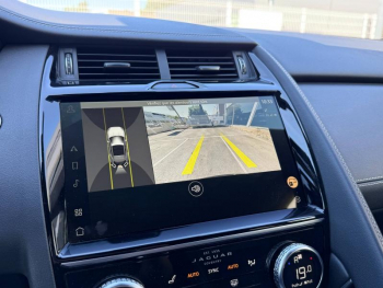Photo 17 du bon plan JAGUAR E-Pace P300e PHEV R-Dynamic S BVA AWD occasion à 41990 €