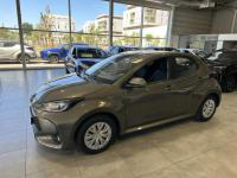 Bon plan TOYOTA Yaris 116h Dynamic Business 5p + Programme Beyond Zero Academy MY22 occasion à 19990 €