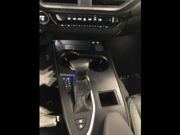 Photo 16 du bon plan LEXUS UX 250h Pack Business 2WD occasion à 23880 €