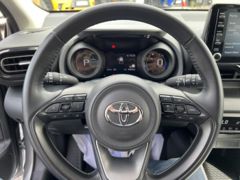 Photo 15 du bon plan TOYOTA Yaris 116h Design 5p MC24 occasion à 19990 €