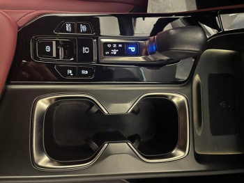 Photo 14 du bon plan LEXUS NX 450h+ Luxe 4WD occasion à 43990 €