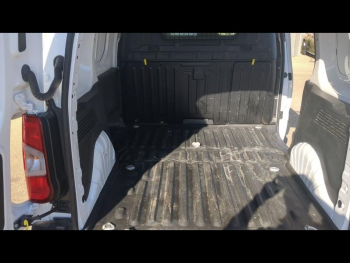 Photo 17 du bon plan TOYOTA PROACE CITY Medium 100 D-4D Business RC23 occasion à 21890 €