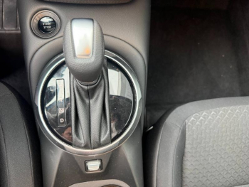 ddf-core-media-UR8F6L4250060_19.jpg Photo 19 du bon plan NISSAN Juke 1.6 Hybrid 143ch Acenta 2025 occasion à 24500 €