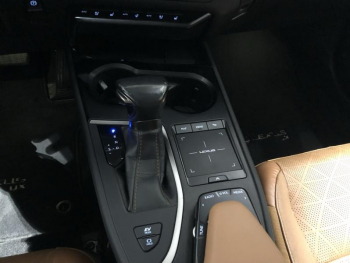 Photo 16 du bon plan LEXUS UX 250h 4WD Executive MY19 occasion à 22990 €