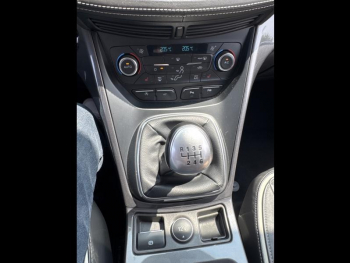 Photo 17 du bon plan FORD Kuga 1.5 Flexifuel-E85 150ch Stop&Start Vignale 170g 4x2 Euro6.2 occasion à 16990 €