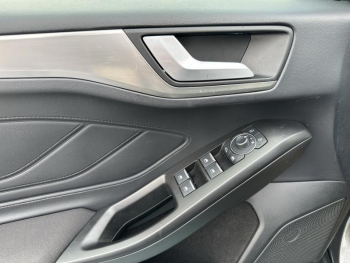 Photo 15 du bon plan FORD Focus 1.0 Flexifuel mHEV 125ch Titanium X Business occasion à 22490 €