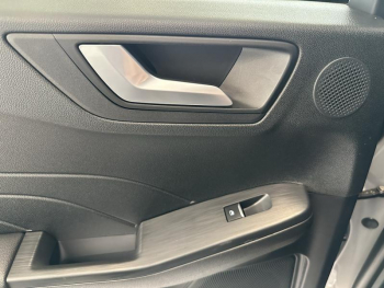 Photo 17 du bon plan FORD Kuga 2.5 Duratec 225ch PHEV Graphite Tech Edition BVA occasion à 30490 €