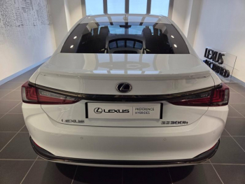 Photo 15 du bon plan LEXUS ES 300h F SPORT occasion à 34990 €