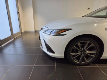 Photo 18 du bon plan LEXUS ES 300h F SPORT occasion à 34990 €