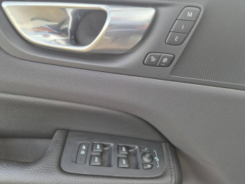 Photo 23 du bon plan VOLVO XC60 T8 Twin Engine 303 + 87ch Business Executive Geartronic occasion à 34990 €