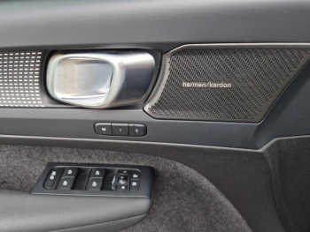 Photo 18 du bon plan VOLVO XC40 B3 163ch Ultra DCT 7 occasion à 35990 €