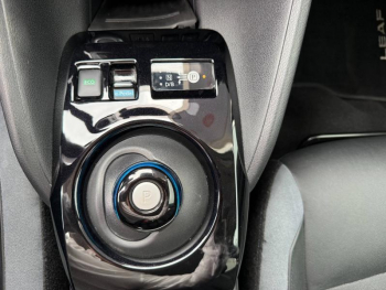 Photo 23 du bon plan NISSAN Leaf 150ch 40kWh Tekna 21.5 occasion à 15900 €