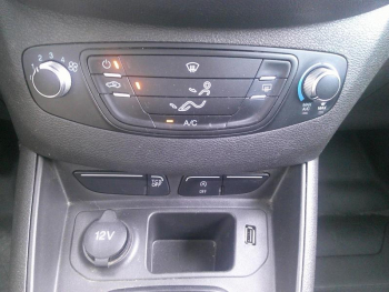 Photo 10 du bon plan FORD Transit Courier VUL 1.0E 100ch Stop&Start Trend occasion à 12900 €