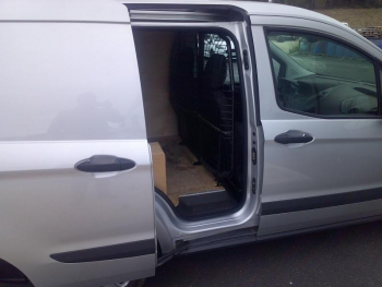 Photo 16 du bon plan FORD Transit Courier VUL 1.0E 100ch Stop&Start Trend occasion à 12900 €
