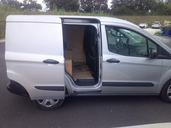 Photo 17 du bon plan FORD Transit Courier VUL 1.0E 100ch Stop&Start Trend occasion à 12900 €